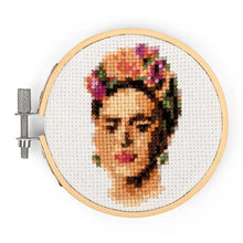Cargar imagen en el visor de la galería, MINI KIT DE BORDADO FRIDA (GG267)