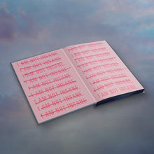 Cargar imagen en el visor de la galería, SHATTER ME 01 SHATTER ME (STENCILED EDGES) (HC)