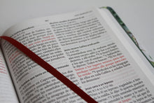 Cargar imagen en el visor de la galería, BIBLIA RVR 1960 LETRA GRANDE TELA VERDE CON FLORES (TD)
