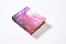 Cargar imagen en el visor de la galería, NBLA BIBLIA EDICION ARTISTICA ILUSTRADA ROSADO (TD)