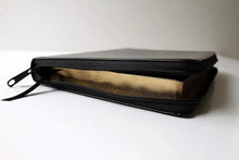 Cargar imagen en el visor de la galería, BIBLIA REINA VALERA 1960 LETRA GRANDE NEGRA CON ZIPPER