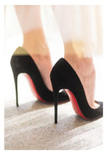 Cargar imagen en el visor de la galería, PEQUEÑO LIBRO DE CHRISTIAN LOUBOUTIN (TD)