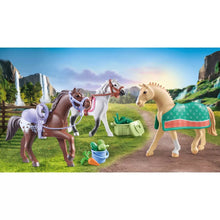 Cargar imagen en el visor de la galería, ESTABLO DE CABALLOS CON AMELIA Y WHISPER (71356)
