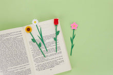 Cargar imagen en el visor de la galería, SEPARADOR DE LIBRO DAISY BLANCO (28241)
