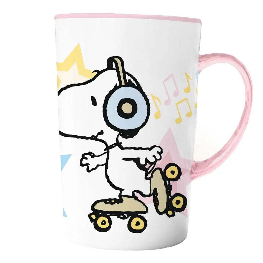 TAZA RECTA SNOOPY PASTEL PATINANDO 400 ML (MUG--SPY-08)
