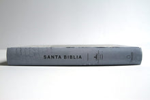 Cargar imagen en el visor de la galería, BIBLIA LEON DE JUDA REY DE REYES LETRA GRANDE REINA VALERA 1960 (TD)
