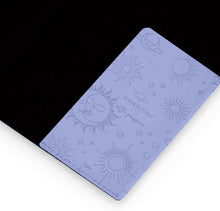 Cargar imagen en el visor de la galería, AGENDA DIARIA 12M GRANDE COSMIC LILAC 2027 (AG2712066)
