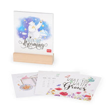 Cargar imagen en el visor de la galería, CALENDARIO 2026 CON BASE DE MADERA NEVER STOP DREAMING
