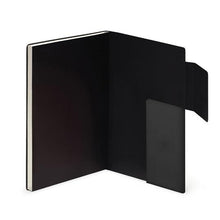 Cargar imagen en el visor de la galería, AGENDA DIARIA 12M MAXI BLACK SUIT 2027 (AG2712092)
