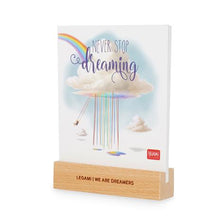 Cargar imagen en el visor de la galería, CALENDARIO CON BASE DE MADERA NEVER STOP DREAMING 2027 (CALWBS27001)
