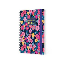 Cargar imagen en el visor de la galería, AGENDA SEMANAL 12M GRANDE CON ESPIRAL FLOWERS 2027 (AG2712157)
