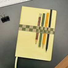 Cargar imagen en el visor de la galería, PORTALAPICEROS Y BANDA PARA LIBROS VERDE (INK13-G)
